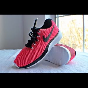 Women’s Nike Tanjun Racer Tropical Pink